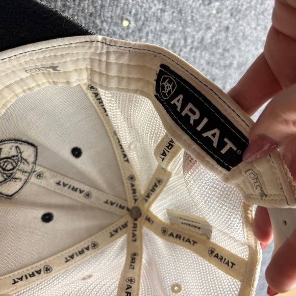 ARIAT Youth Flag Logo Mesh Snap Back Cap - Picture 6 of 7